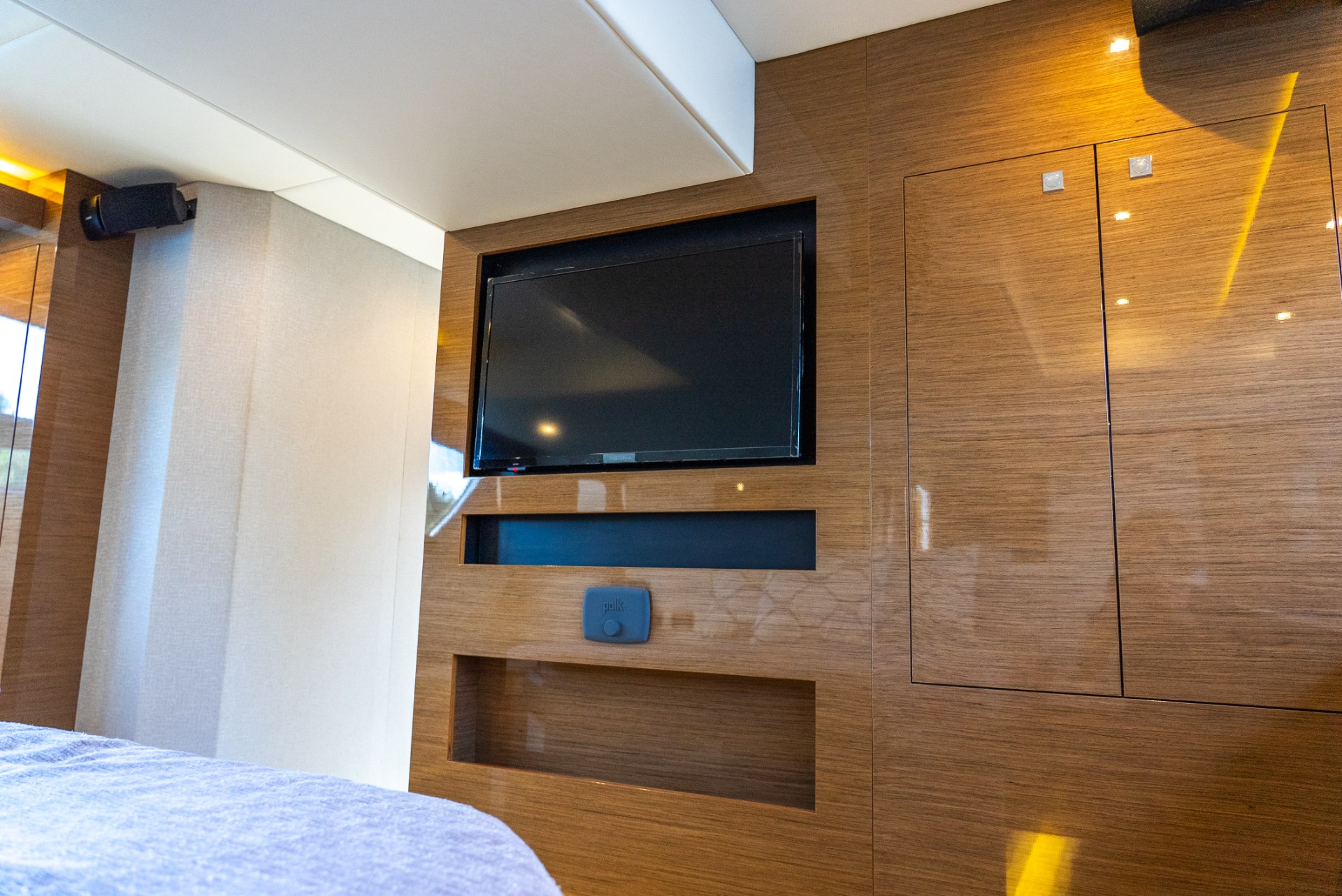 Yacht Photo 38